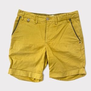 Spring short with navy detailing